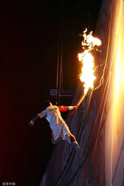 希望东京奥运会的点火仪式能再次成为一个传奇时刻